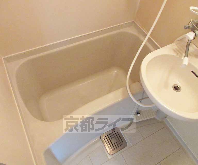 バス・シャワールーム　広々としたお風呂です。