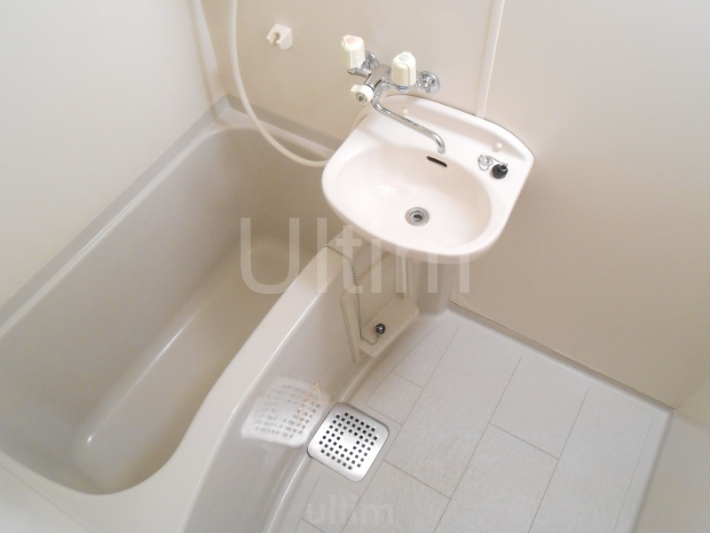 バス・シャワールーム　別のお部屋のお写真です。ご参考までに。