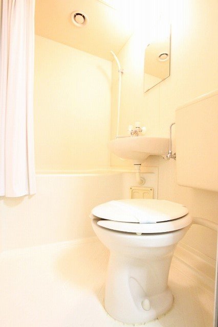 バス・シャワールーム　同物件、別号室のものです。