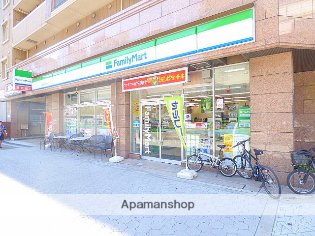 コンビニ　ファミリーマート（コンビニ）まで369m