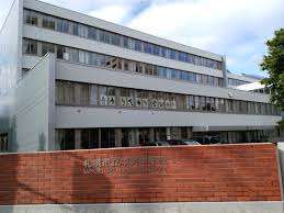 中学校　札幌市立中央中学校（中学校）まで1049m