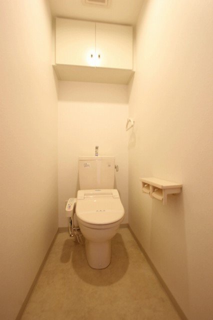 トイレ　同物件、別号室のものです。