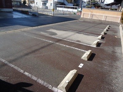 駐車場　車をお持ちの方に嬉しい駐車場付きの物件です