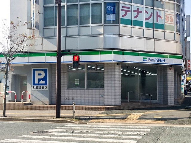コンビニ　ファミリーマート浜松常盤町店（コンビニ）まで300m