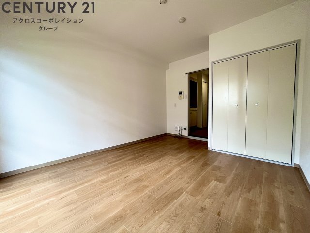 居室・リビング　独立キッチンで広々と使用できる洋室