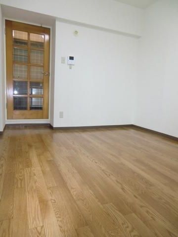 居室・リビング　明るい洋室です
