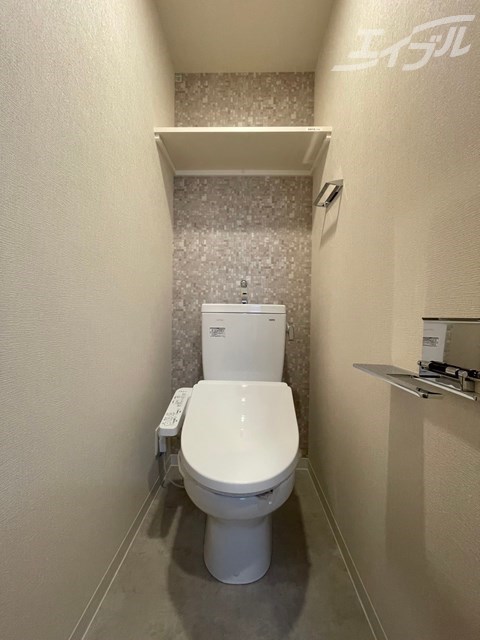 トイレ　洗浄付きトイレになります。