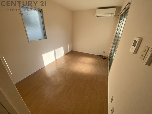 居室・リビング　エアコン付き6帖の洋室です♪