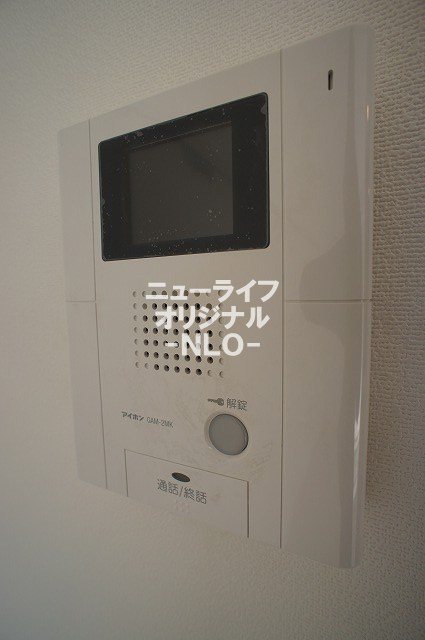 セキュリティ　室内から訪問者を目視できるモニタ付ドアホン☆