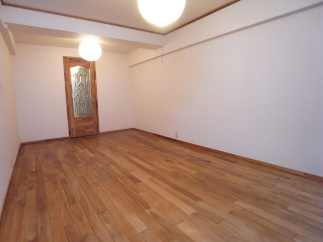 居室・リビング　南向きゆったり広々洋室！