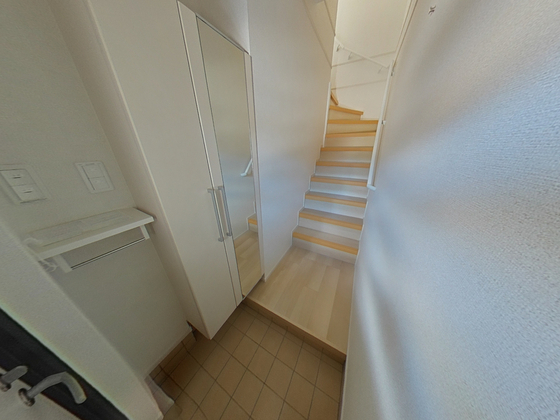 玄関　※別部屋の写真です