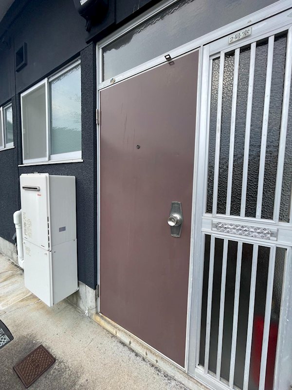 エントランス　同間取別部屋のお写真です