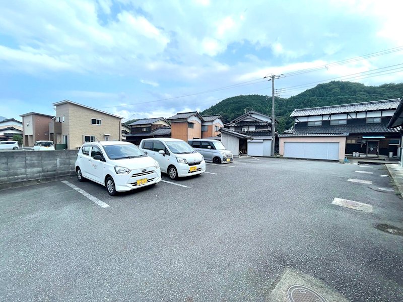 駐車場　同間取別部屋のお写真です