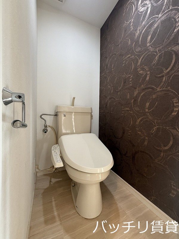 トイレ　画像は別号室タイプの為、現状を優先致します。