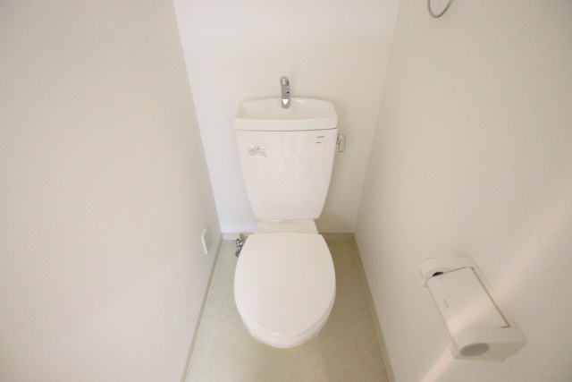 トイレ　※別室の参考写真の為、現況優先です。