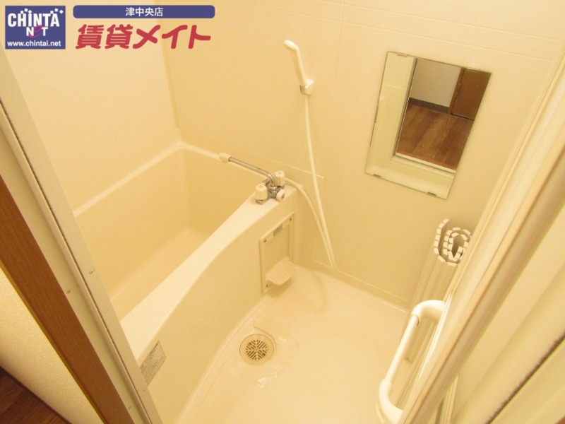 バス・シャワールーム　同建物別部屋写真です