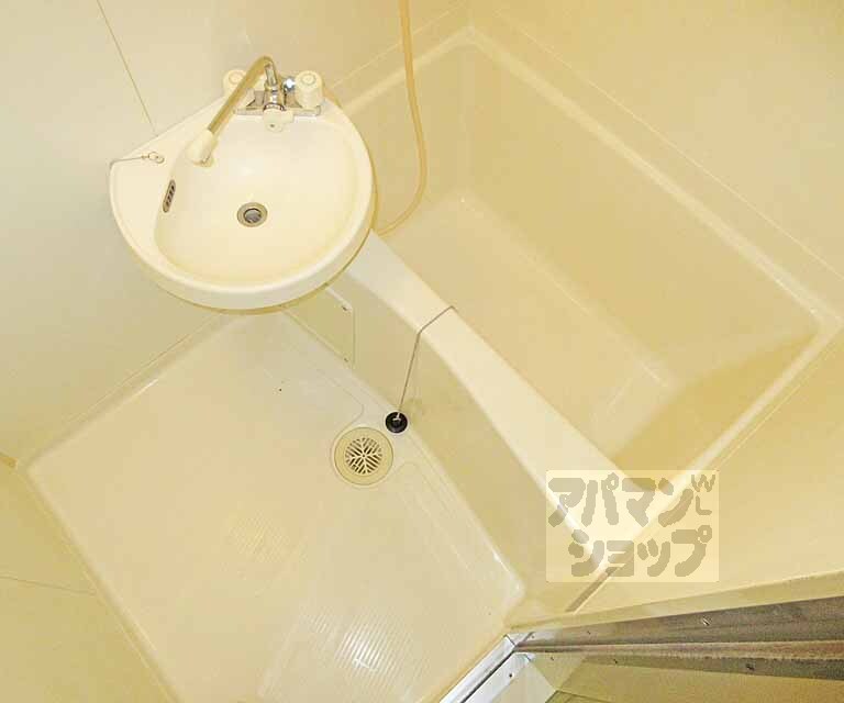 バス・シャワールーム　ゆっくり浸かれます・