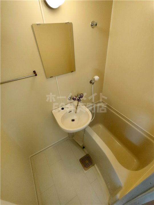 バス・シャワールーム　コンパクトで使いやすいお風呂です