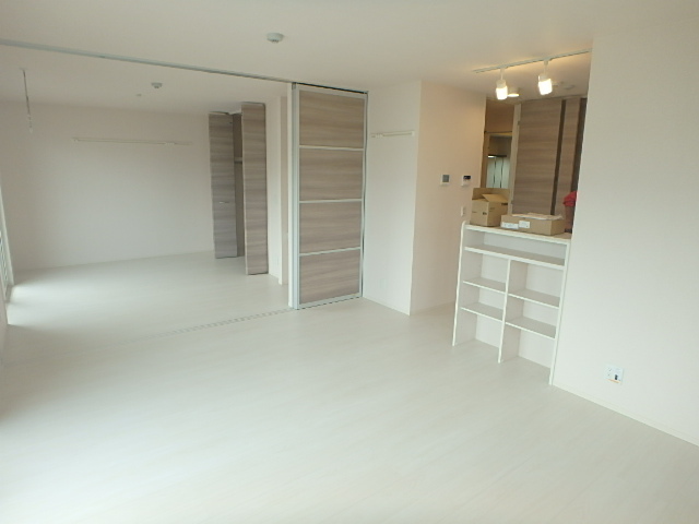 居室・リビング　隣に建つ同じシリーズの参考写真です。