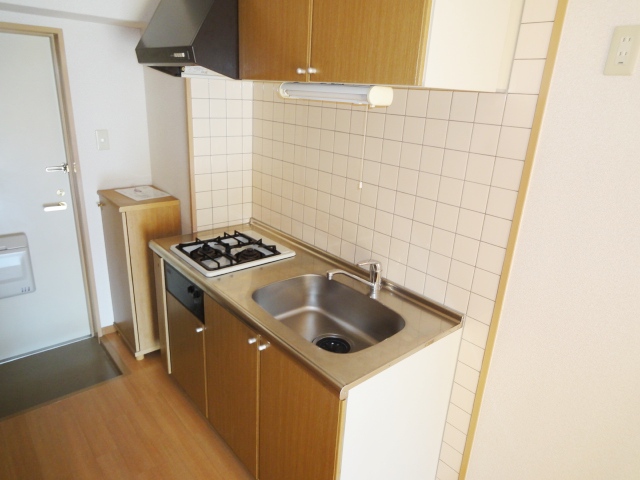 キッチン　同物件別号室の写真です。