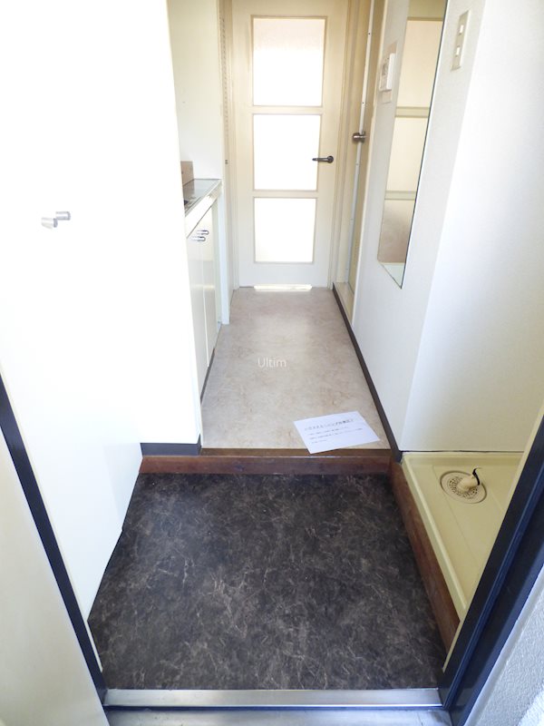 玄関　違うお部屋の写真です。ご参考までに