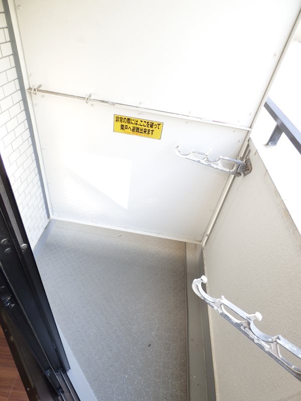 バルコニー　違うお部屋の写真です。ご参考までに