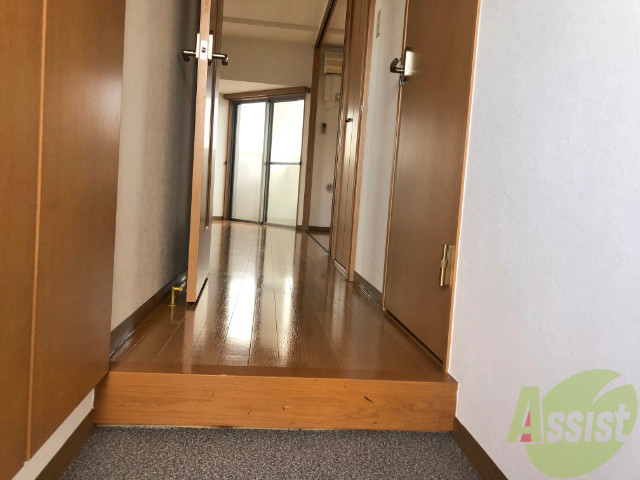 玄関　玄関はとても広くたくさん靴があっても安心です。