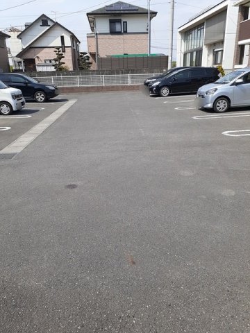 駐車場　駐車スペースもあります☆