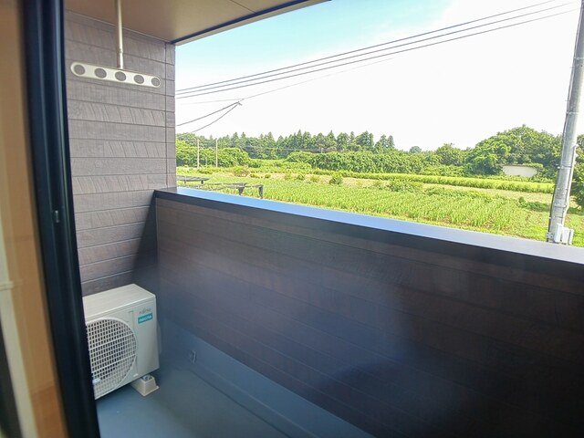 バルコニー　暖かな日差しのふりそそぐバルコニー