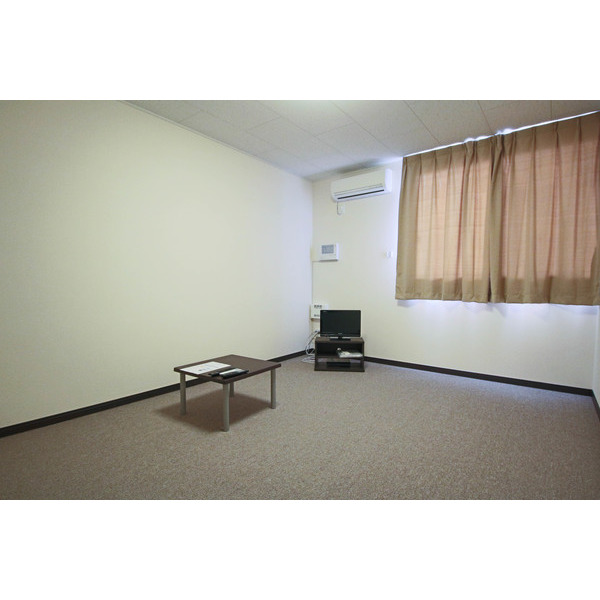 居室・リビング　同じ建物の別のお部屋