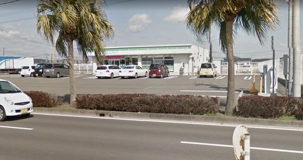 コンビニ　ファミリーマート宮崎大島店（コンビニ）まで395m