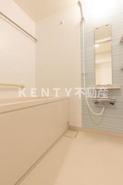 バス・シャワールーム　コンパクトで使いやすいお風呂です