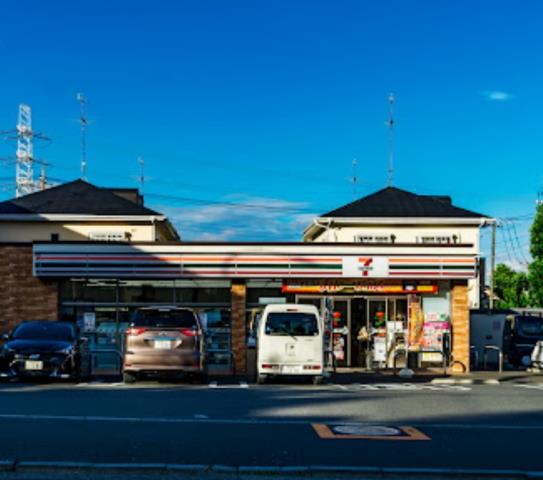 コンビニ　セブンイレブン（コンビニ）まで980m