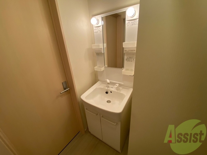 洗面設備　シャンプードレッサー。身支度はここでばっちりですね。