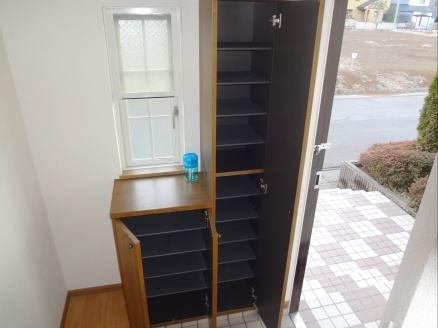 玄関　収納もある玄関です