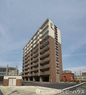 建物外観　オートロック・防犯カメラ・ダブルロックのセキュリティ高層マン