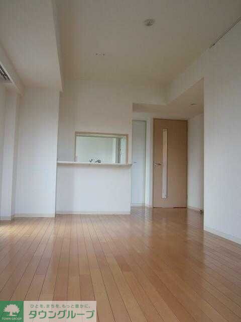 居室・リビング　同建物別部屋写真