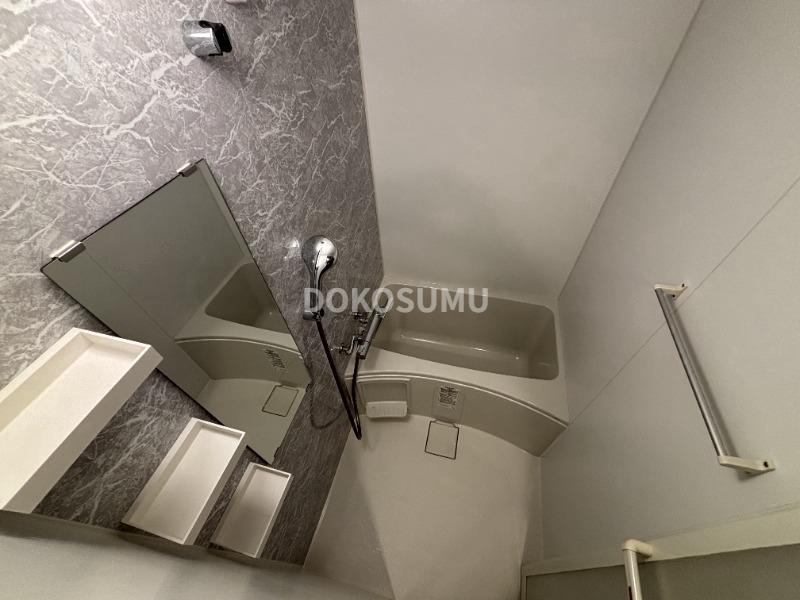 バス・シャワールーム　一日の疲れをやさしく癒やす、清潔感あふれるリラックスバス。