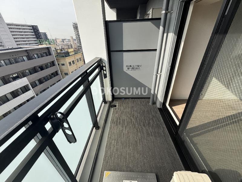 バルコニー　心地よい風と光を感じる、暮らしの楽しみが広がる場所。