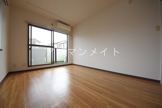 居室・リビング　きれいなお部屋です