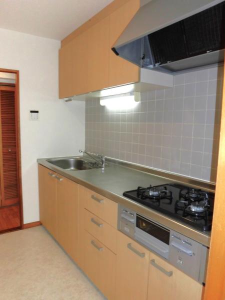 キッチン　３口ガスコンロ付システムキッチン