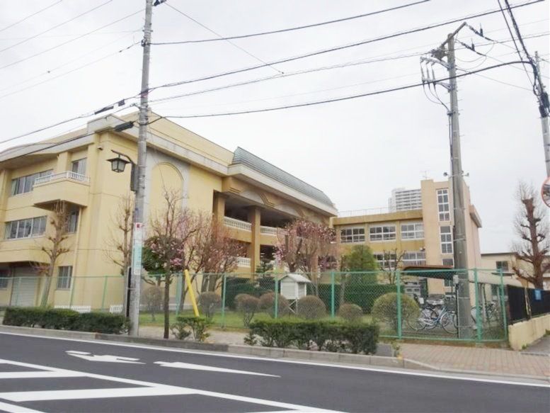 小学校　越谷市立越ケ谷小学校（小学校）まで660m