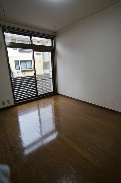 居室・リビング　明るい雰囲気で暮らしやすい！優しい質感の室内がオススメ☆