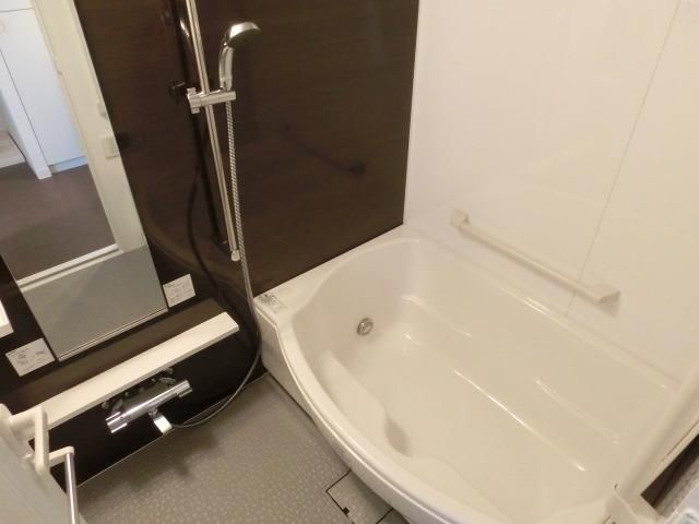 バス・シャワールーム　追焚機能付オートバス・浴室乾燥機付