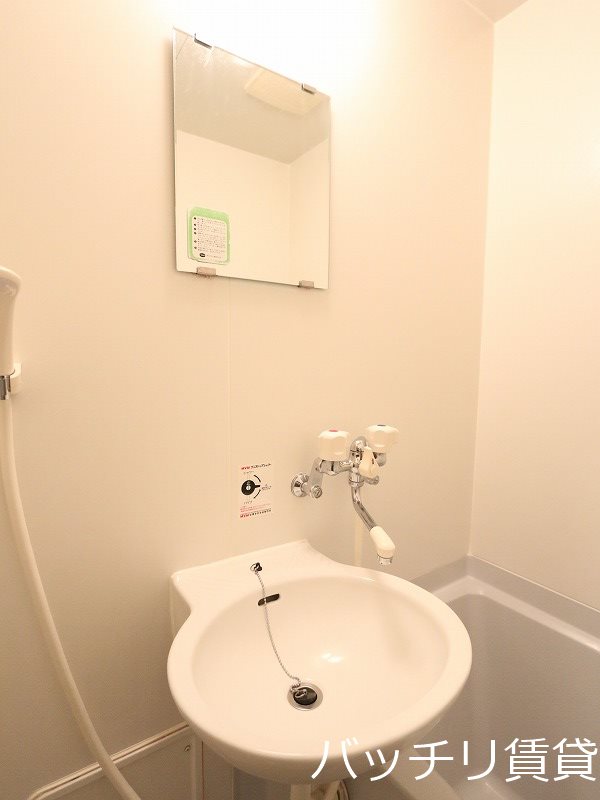 洗面設備　同型タイプの為現状優先