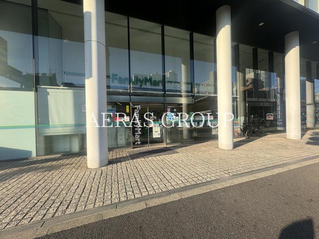 コンビニ　ファミリーマート 南麻布三丁目店（コンビニ）まで383m