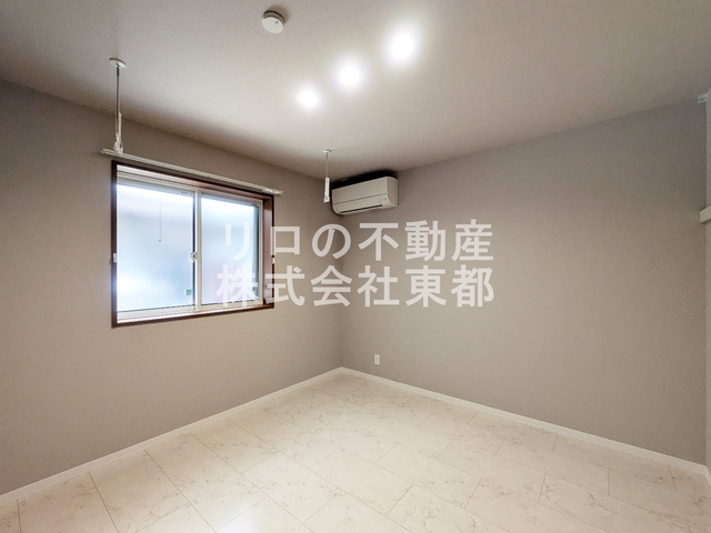 その他部屋・スペース　個室感のある洋室☆窓から暖かな日差しが入ります♪