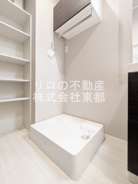 その他　上部収納棚あり！室内洗濯機置き場です♪