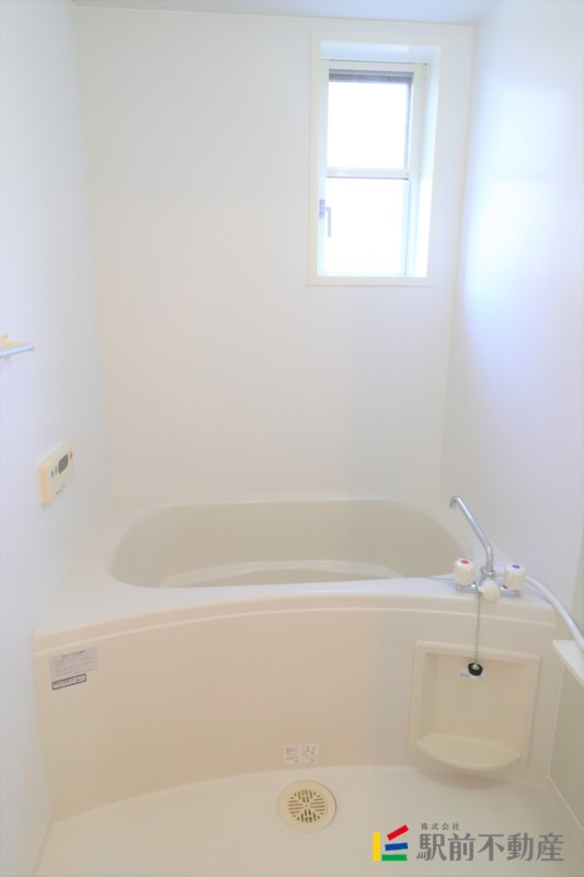 バス・シャワールーム　清潔感のあるお風呂