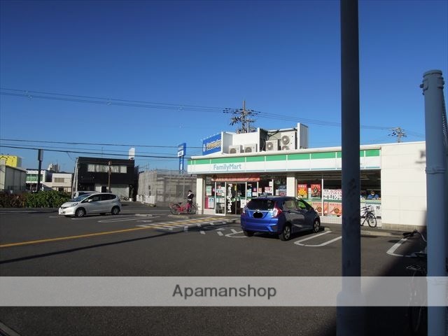 コンビニ　ファミリーマート（コンビニ）まで272m